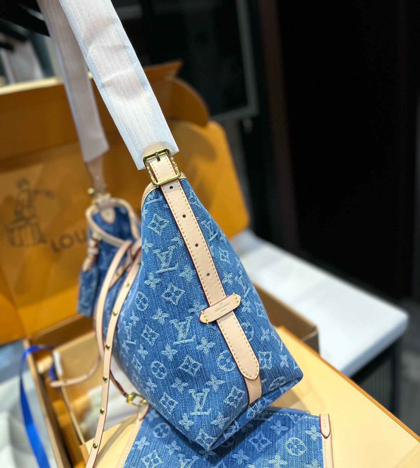 LV CARRYALL PM DENIM BLUE 28CM M46855
