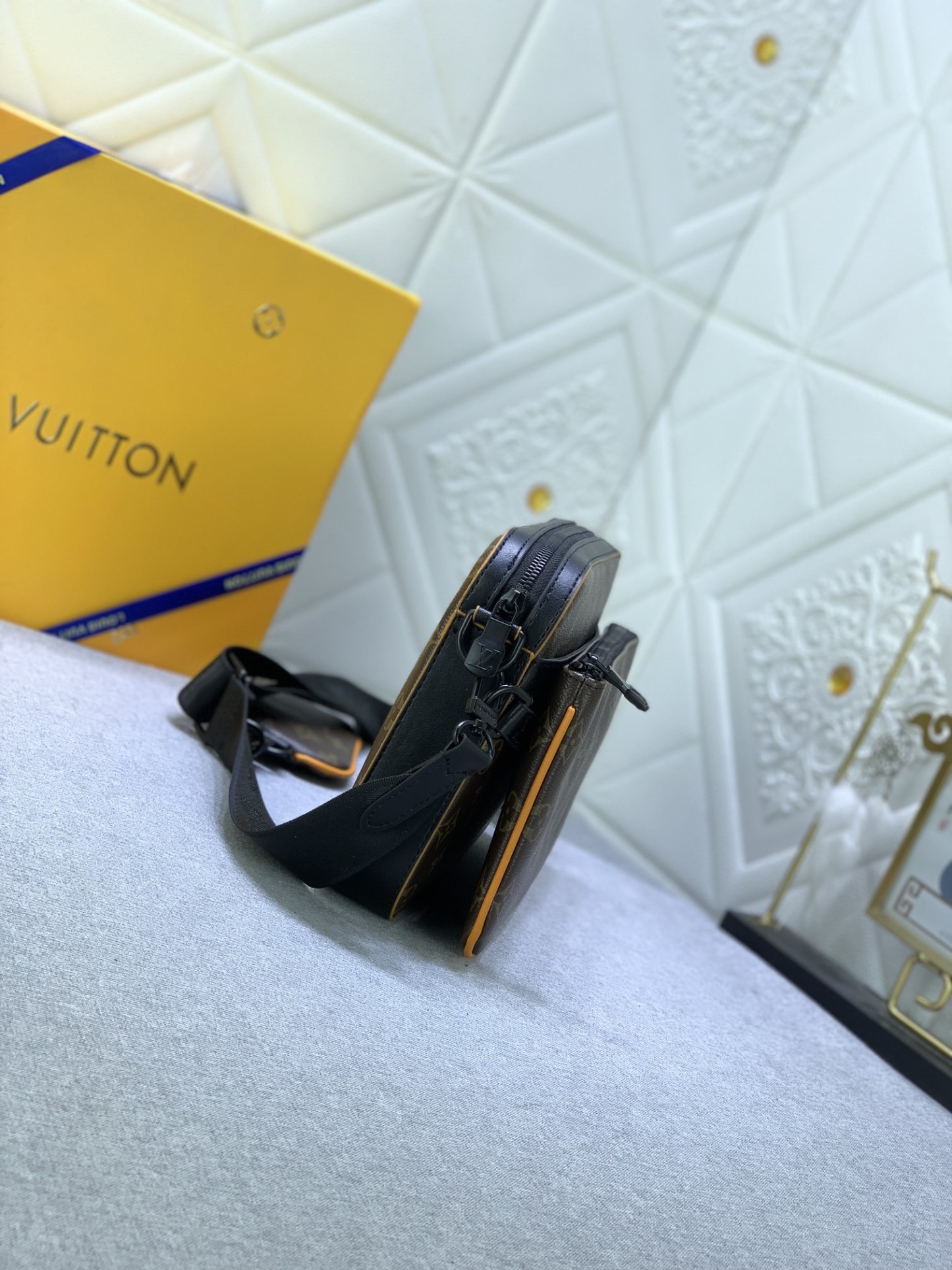 LV TRIO MESSENGER RADIANT SUN 25CM M46694