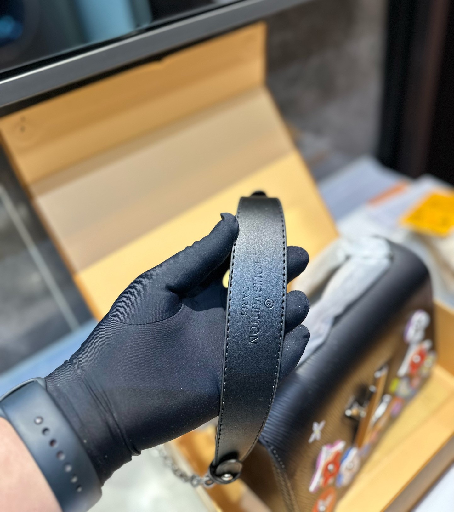 LV EPI LEATHER LIMITED EDITION FLOWER TWIST BAG BLACK 23CM