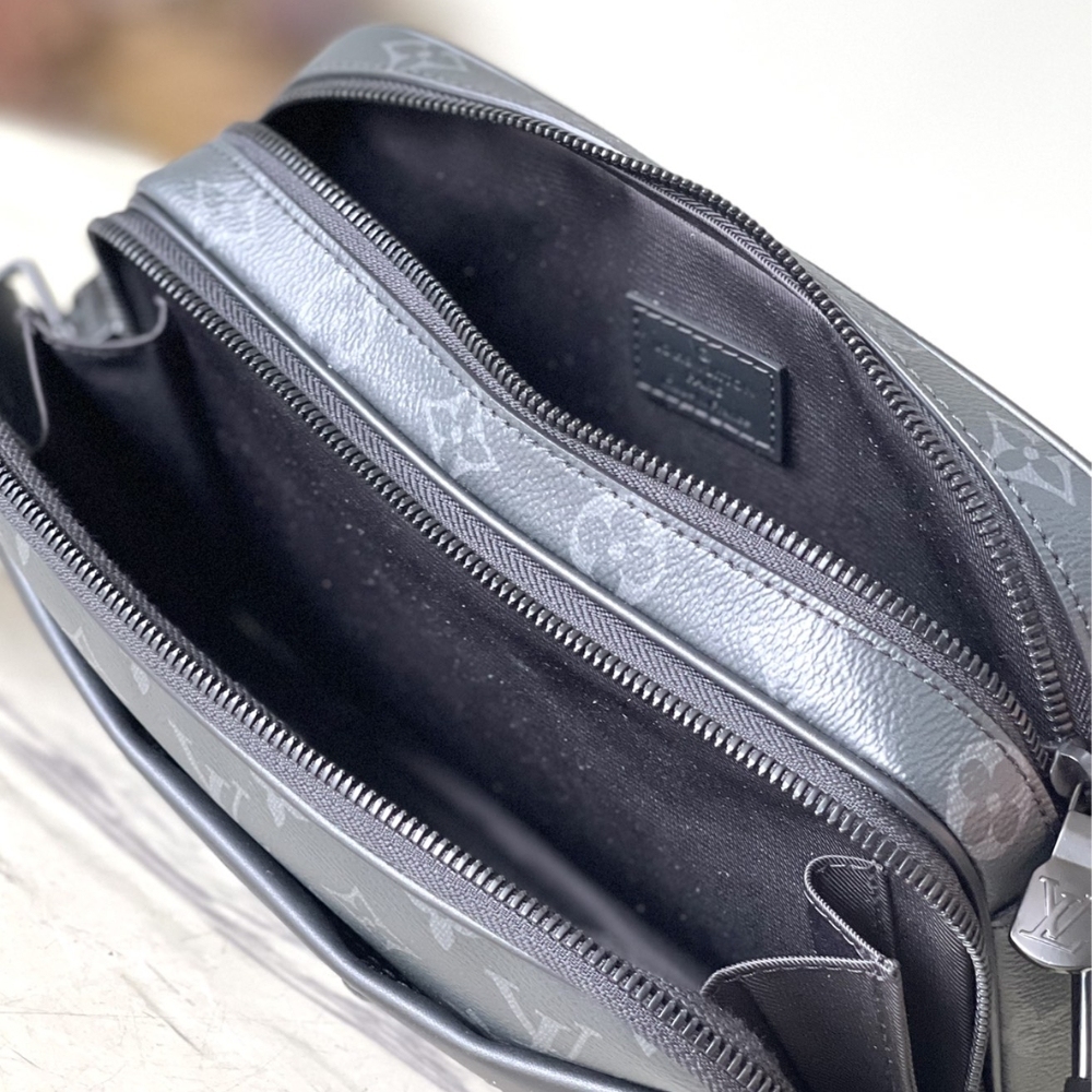 LV ALPHA MESSENGER MONOGRAM ECLIPSE CANVAS BLACK 24CM M46955