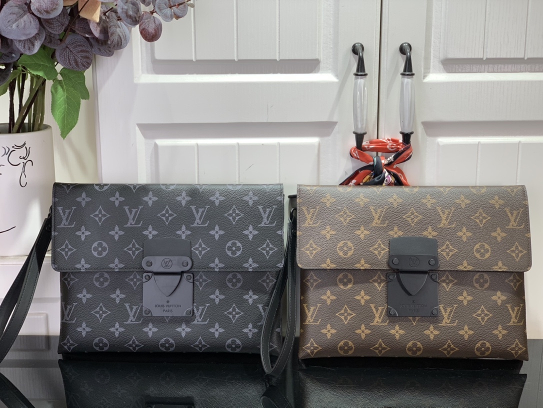 LV S LOCK A4 POUCH BLACK 28CM