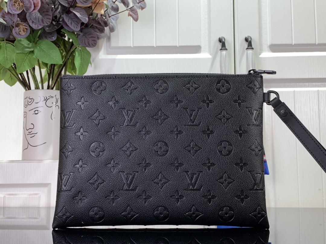 LV S LOCK A4 POUCH BLACK 28CM M80582