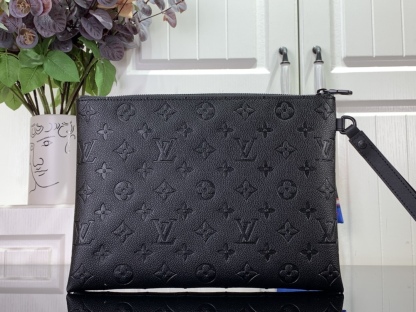 LV S LOCK A4 POUCH BLACK 28CM M80582