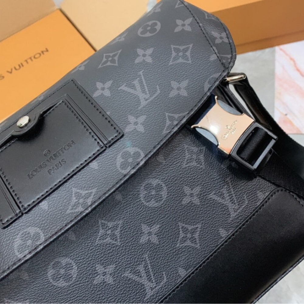 LV MESSENGER PM VOYAGER BLACK 32CM M40511