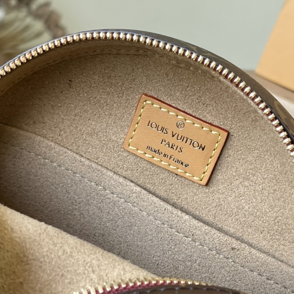 LV BOITE CHAPEAU SOUPLE PM MONOGRAM 17CM M45578