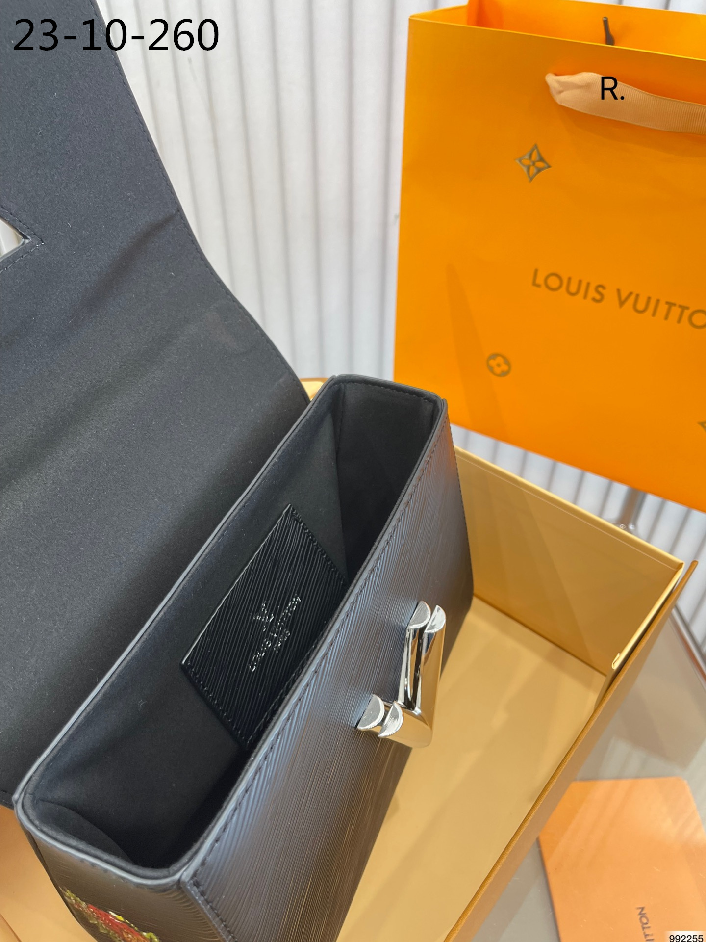 LV TWIST BAG BLACK 23CM
