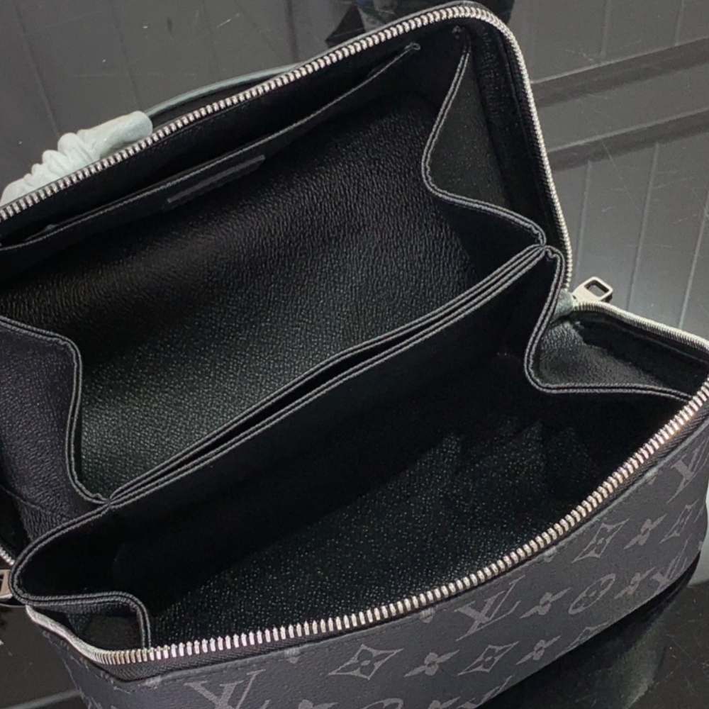 LV TOILETRY BAG MONOGRAM ECLIPSE CANVAS BLACK 24CM M11508