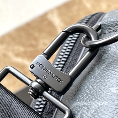 LV ALPHA MESSENGER MONOGRAM ECLIPSE CANVAS BLACK 24CM M46955