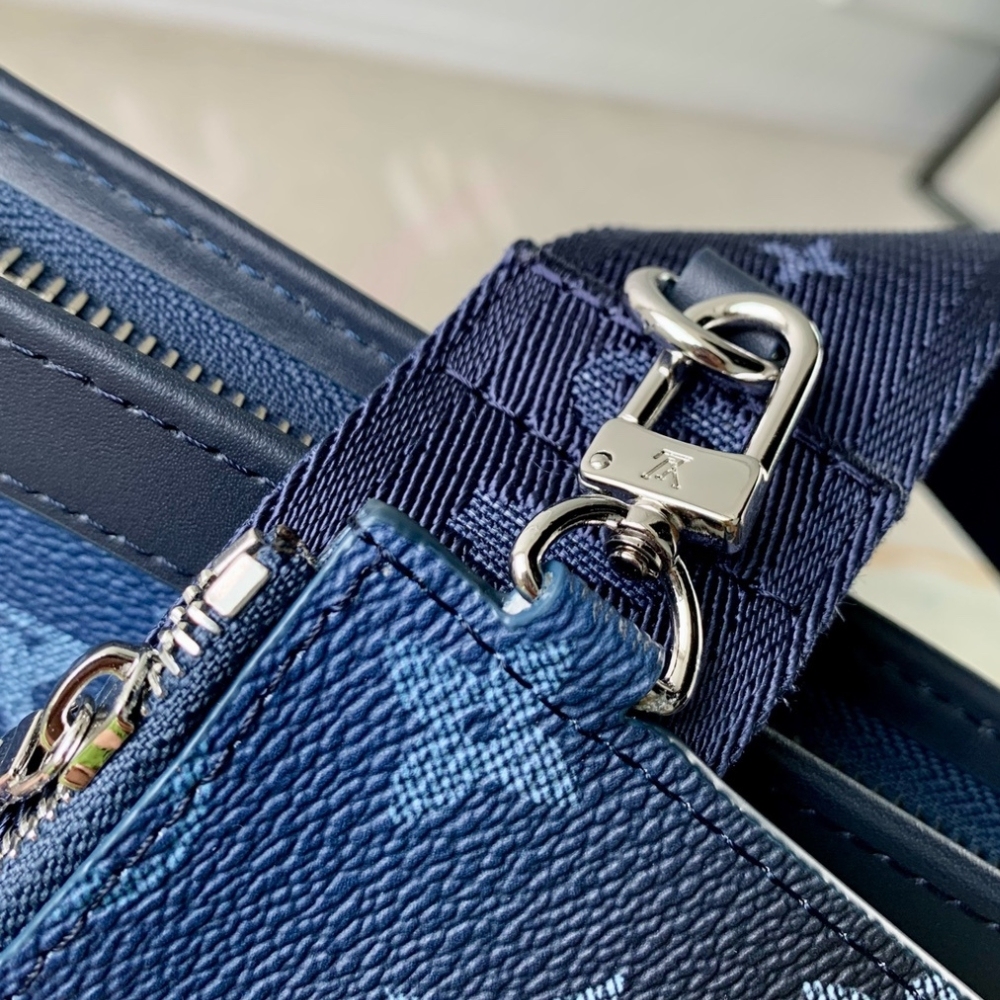 LV GASTON WEARABLE WALLET MONOGRAM GRADIENT NAVY BLUE 18CM M11544