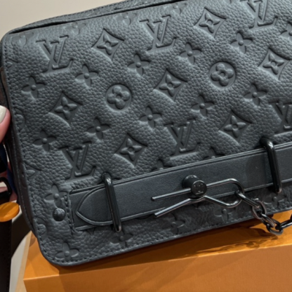 LV STEAMER MESSENGER BLACK TAURILON MONOGRAM 23CM M57307