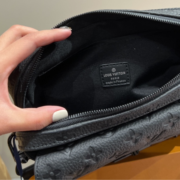 LV STEAMER MESSENGER BLACK TAURILON MONOGRAM 23CM M57307