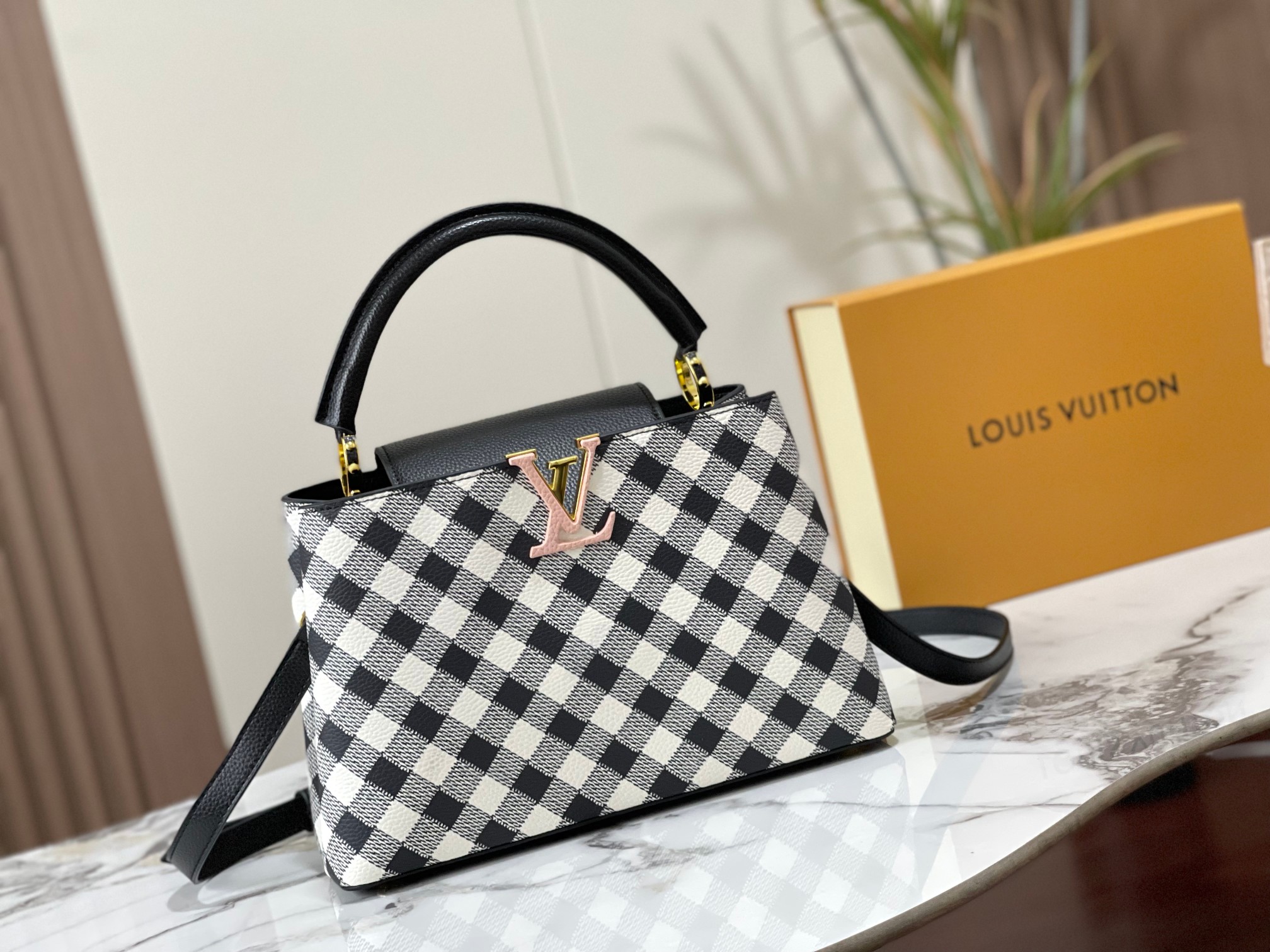 LV CAPUCINES BLACK 32CM M20716