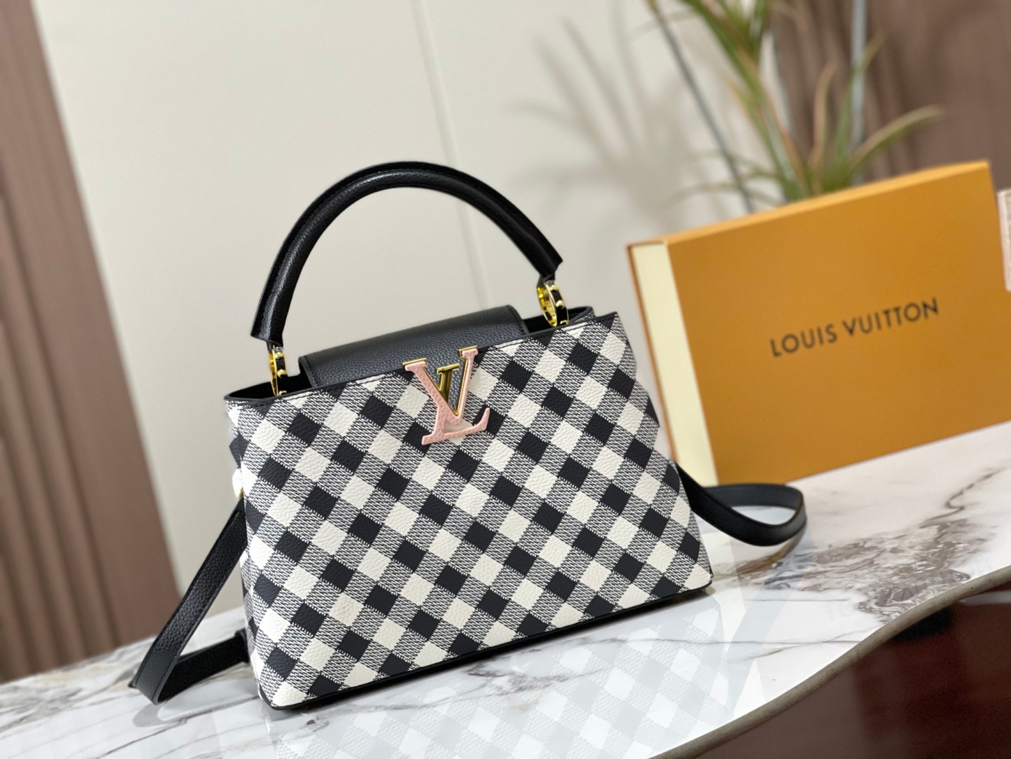 LV CAPUCINES BLACK 32CM M20716