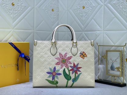 LV x YK ON THE GO MM WITH FLOWER MARQUETRY IN QUARTZ 35CM M21732