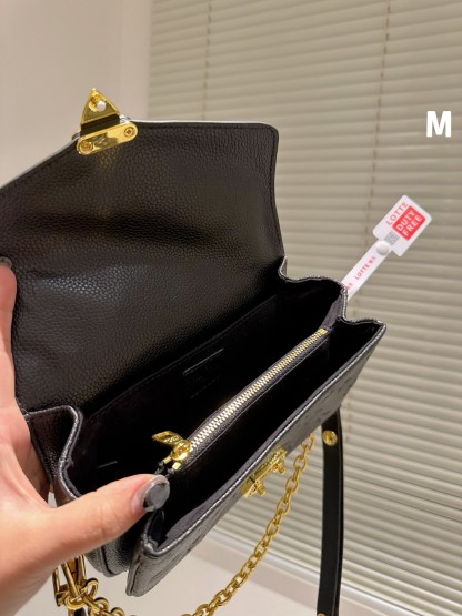 LV MICRO MÉTIS BLACK WITH GOLD CHAIN 22CM M41487