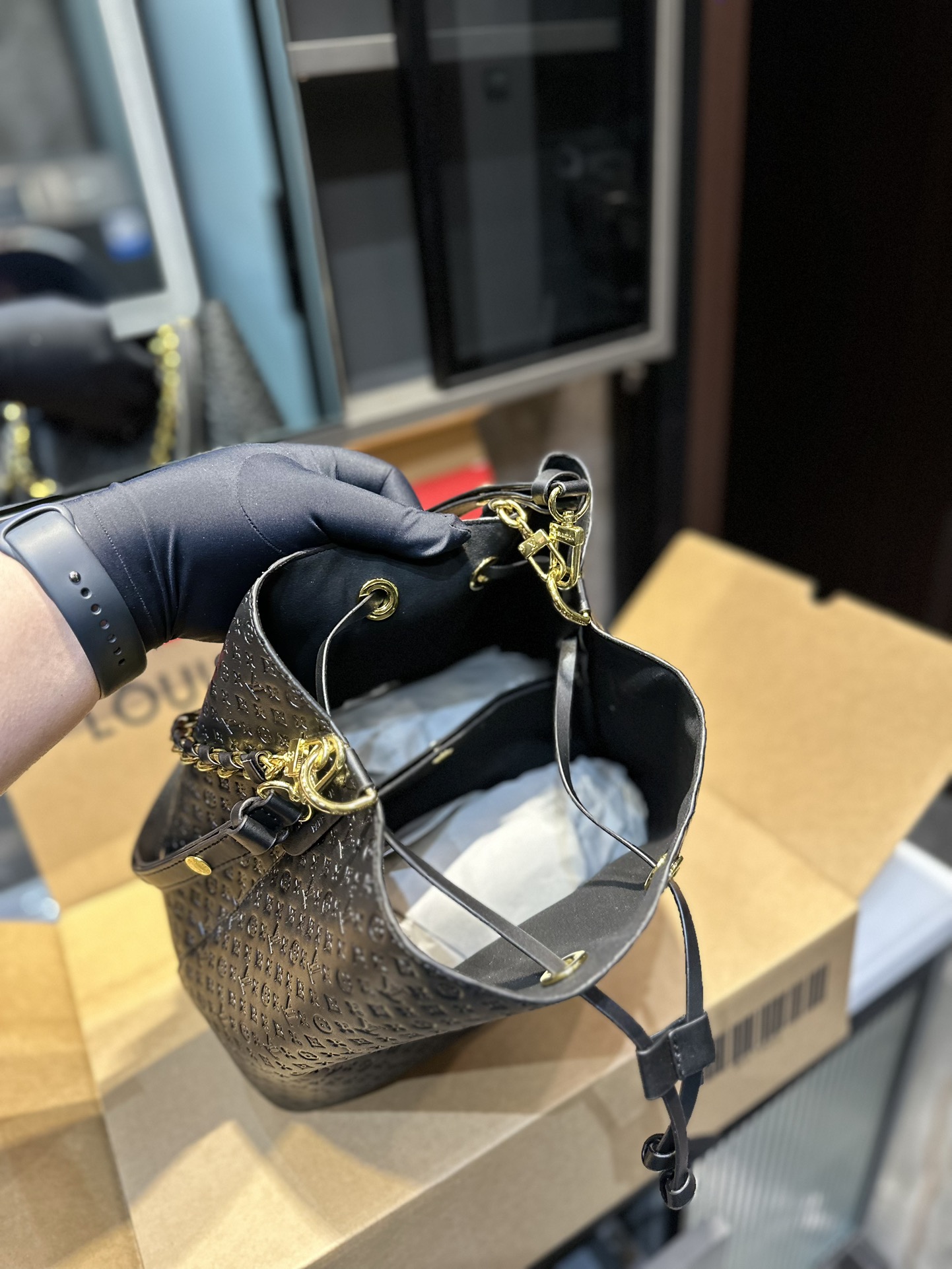 LV NÉONOÉ BB BLACK 25CM M22598