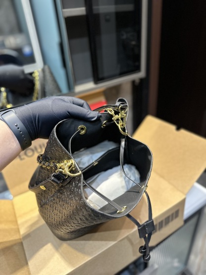 LV NÉONOÉ BB BLACK 25CM M22598