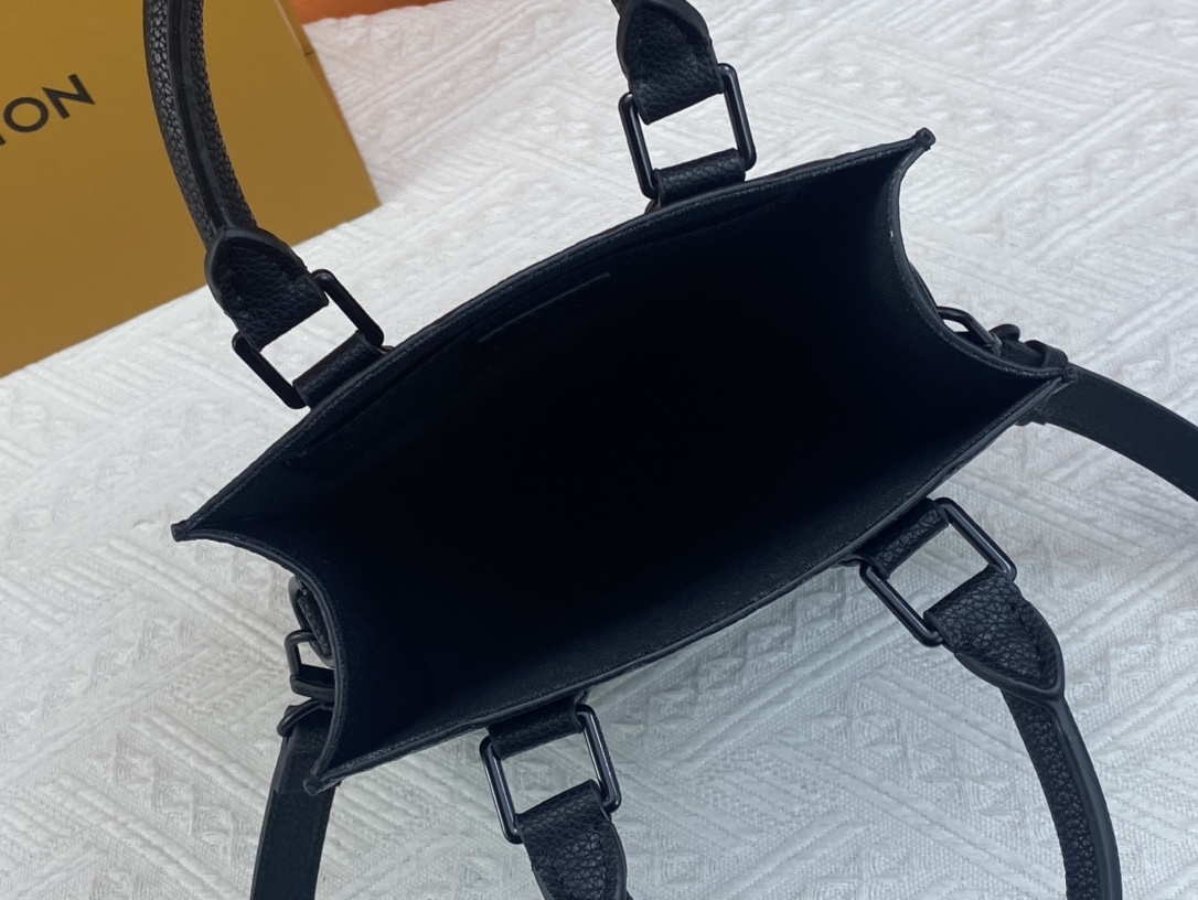 LV SAC PLAT MINI BLACK LEATHER 22CM M46453