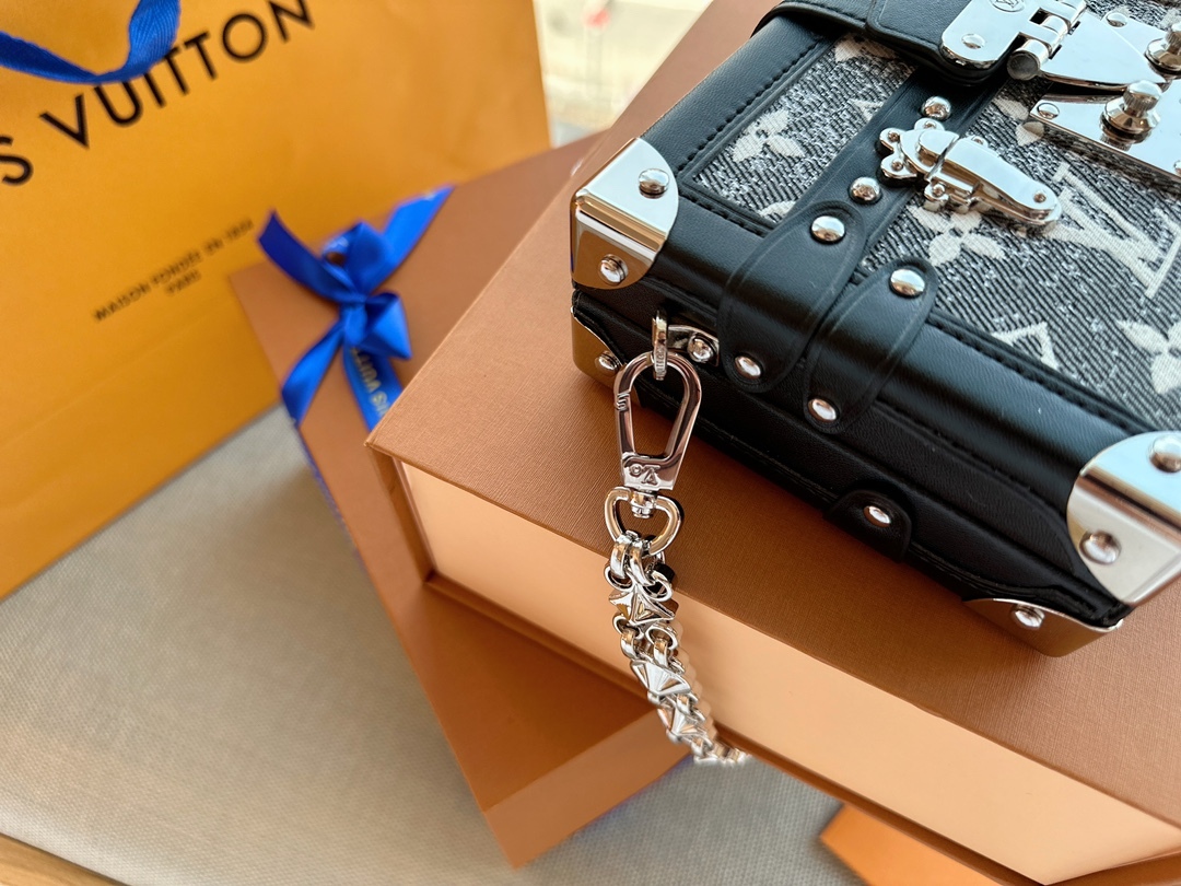 LV PETITE MALLE BLACK AND GREY 19CM M21462