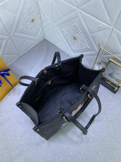 LV x YK ON THE GO MM WITH FLOWER MARQUETRY IN BLACK 35CM M46416