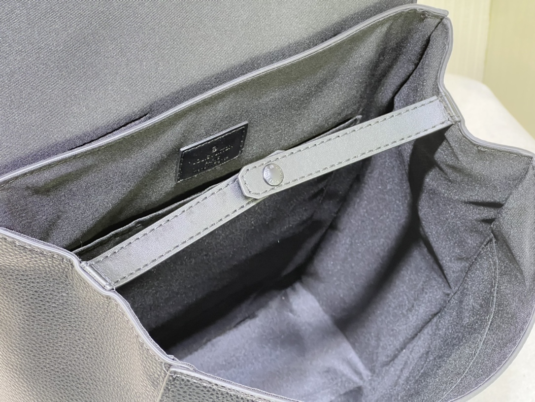 LV FASTLINE AEROGRAM BACKPACK BLACK 50CM M21367