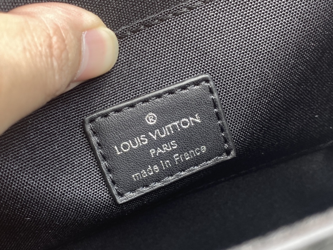 LV SAC PLAT MINI GREY AND BLACK LEATHER 22CM M46453