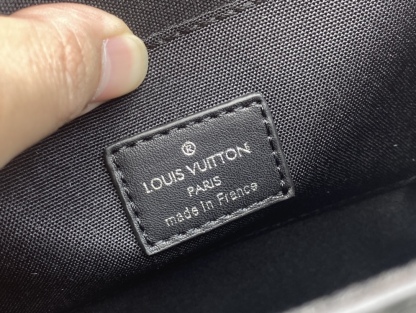 LV SAC PLAT MINI GREY AND BLACK LEATHER 22CM M46453