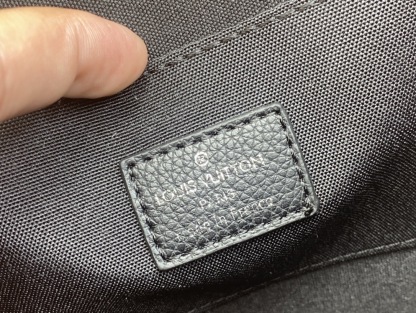 LV SAC PLAT MINI BLACK LEATHER 22CM M46453