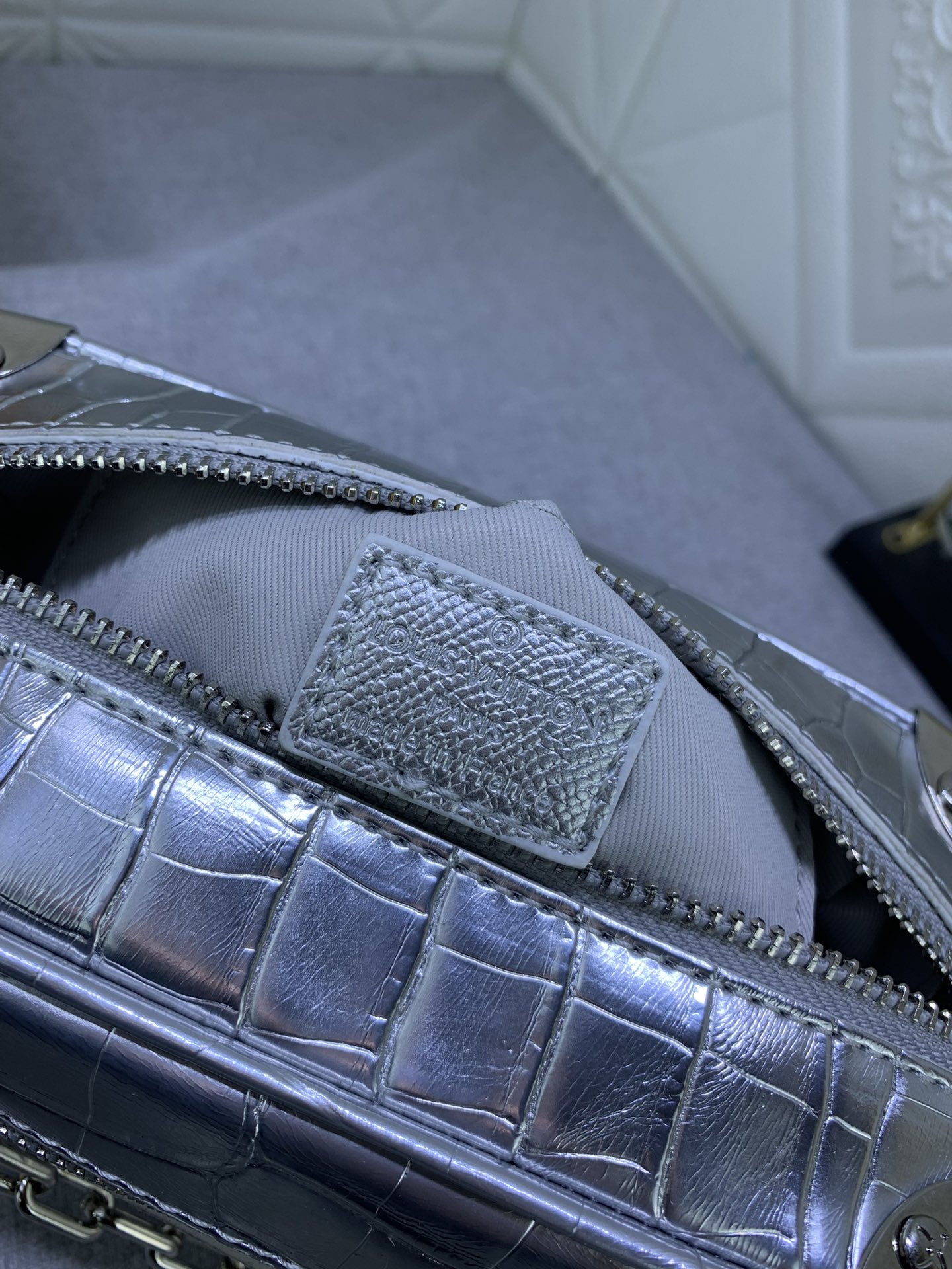 LV MINI SOFT TRUNK CROCODILIAN SILVER LEATHER 18.5CM N80956