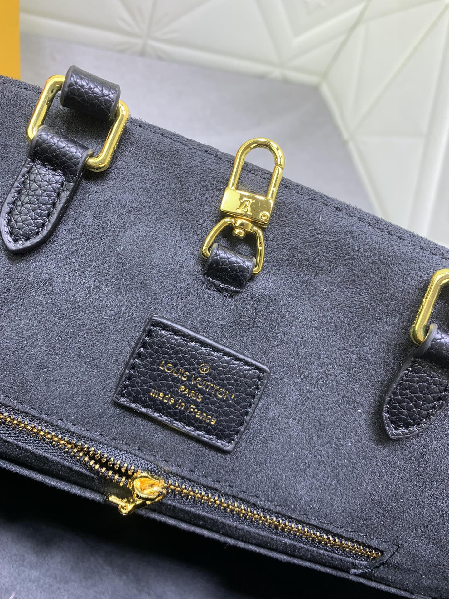 LV x YK ON THE GO MM WITH FLOWER MARQUETRY IN BLACK 35CM M46416