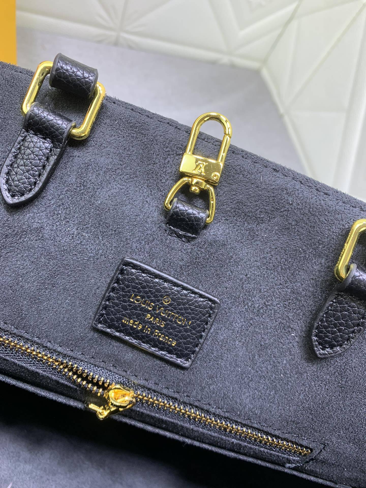 LV x YK ON THE GO MM WITH FLOWER MARQUETRY IN BLACK 35CM M46416