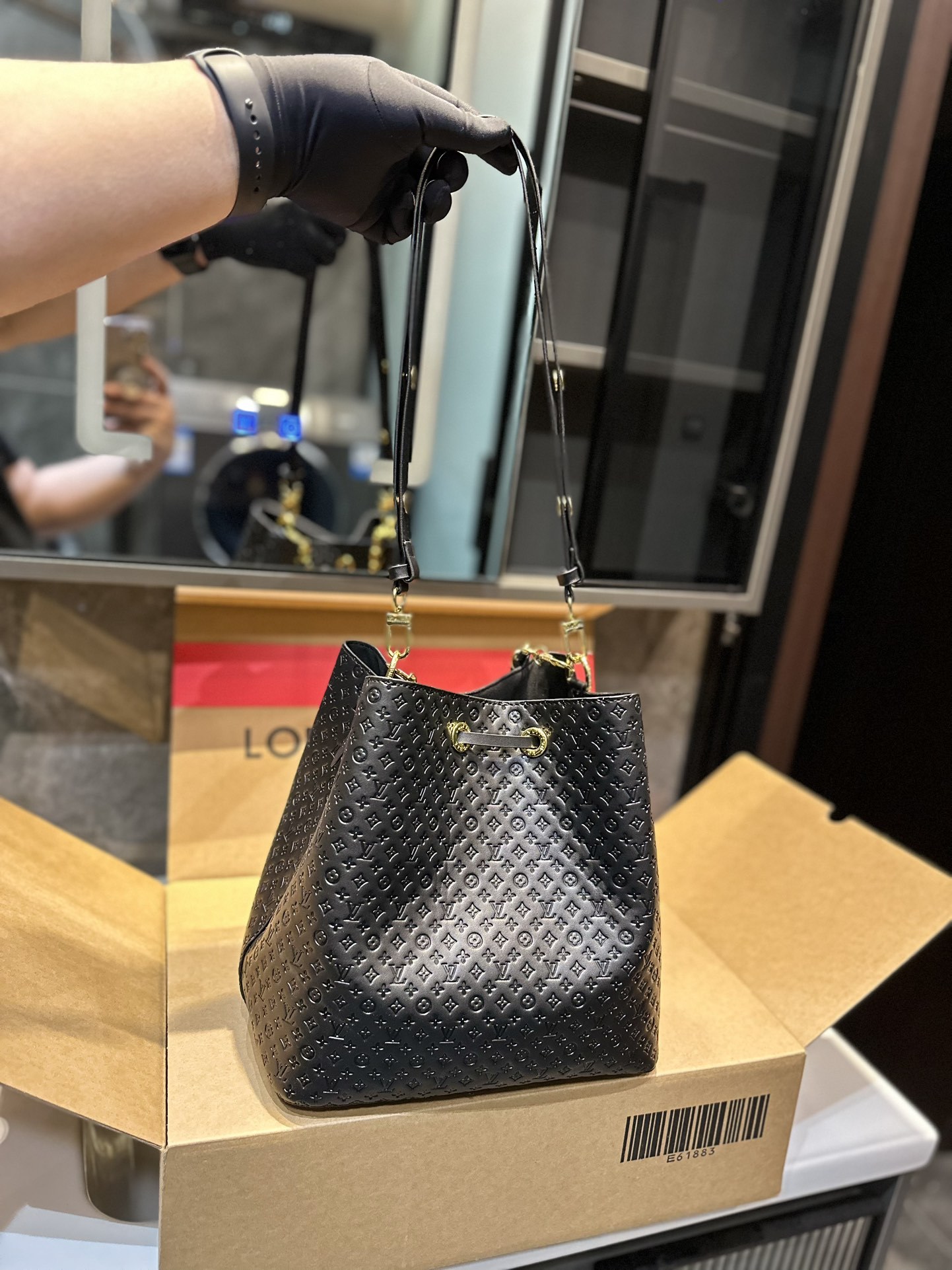 LV NÉONOÉ BB BLACK 25CM M22598