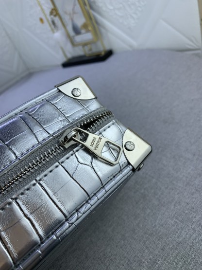 LV MINI SOFT TRUNK CROCODILIAN SILVER LEATHER 18.5CM N80956