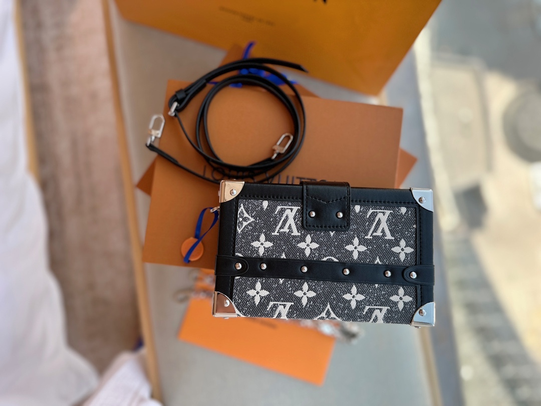 LV PETITE MALLE BLACK AND GREY 19CM M21462