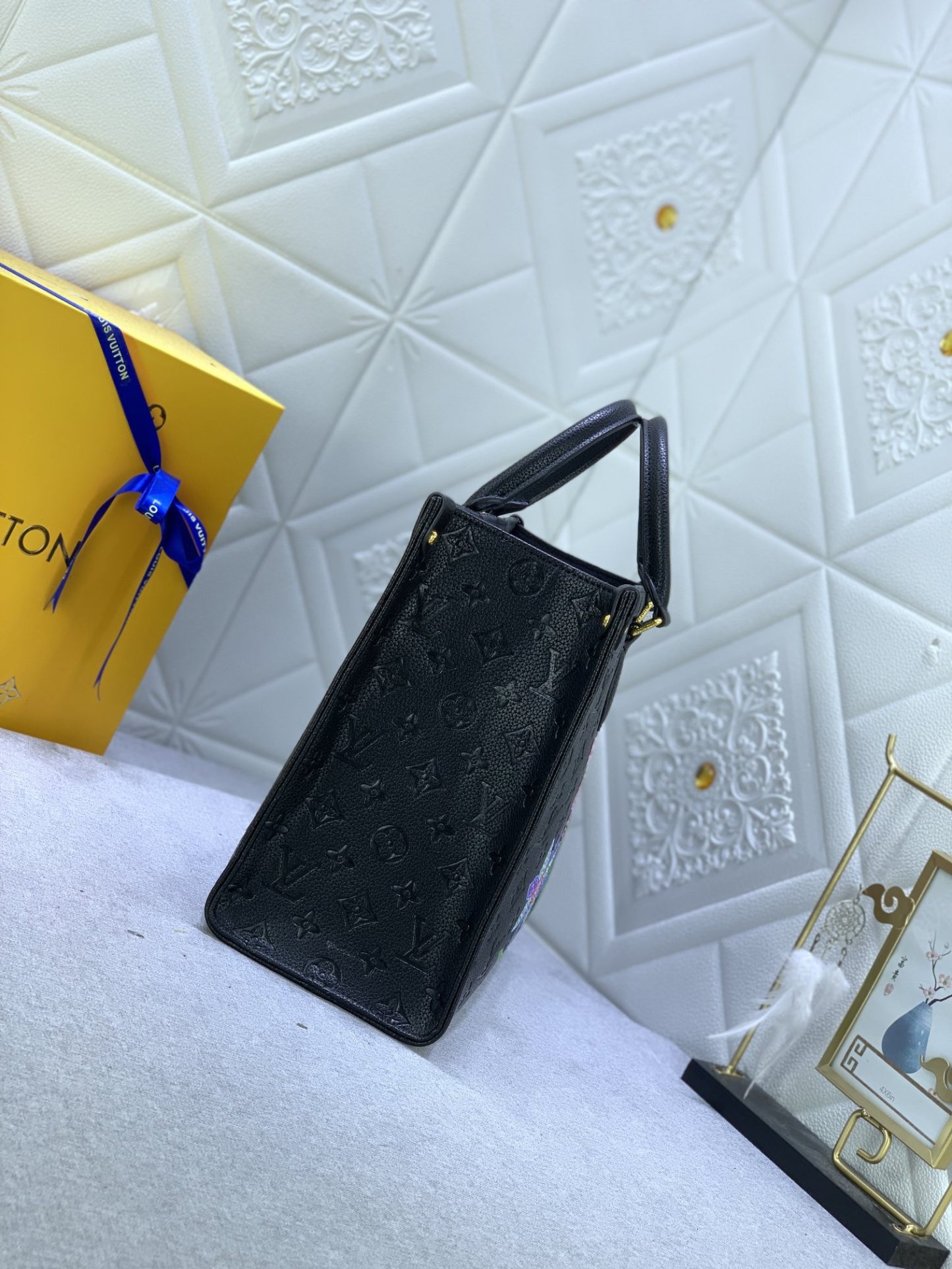 LV x YK ON THE GO MM WITH FLOWER MARQUETRY IN BLACK 35CM M46416