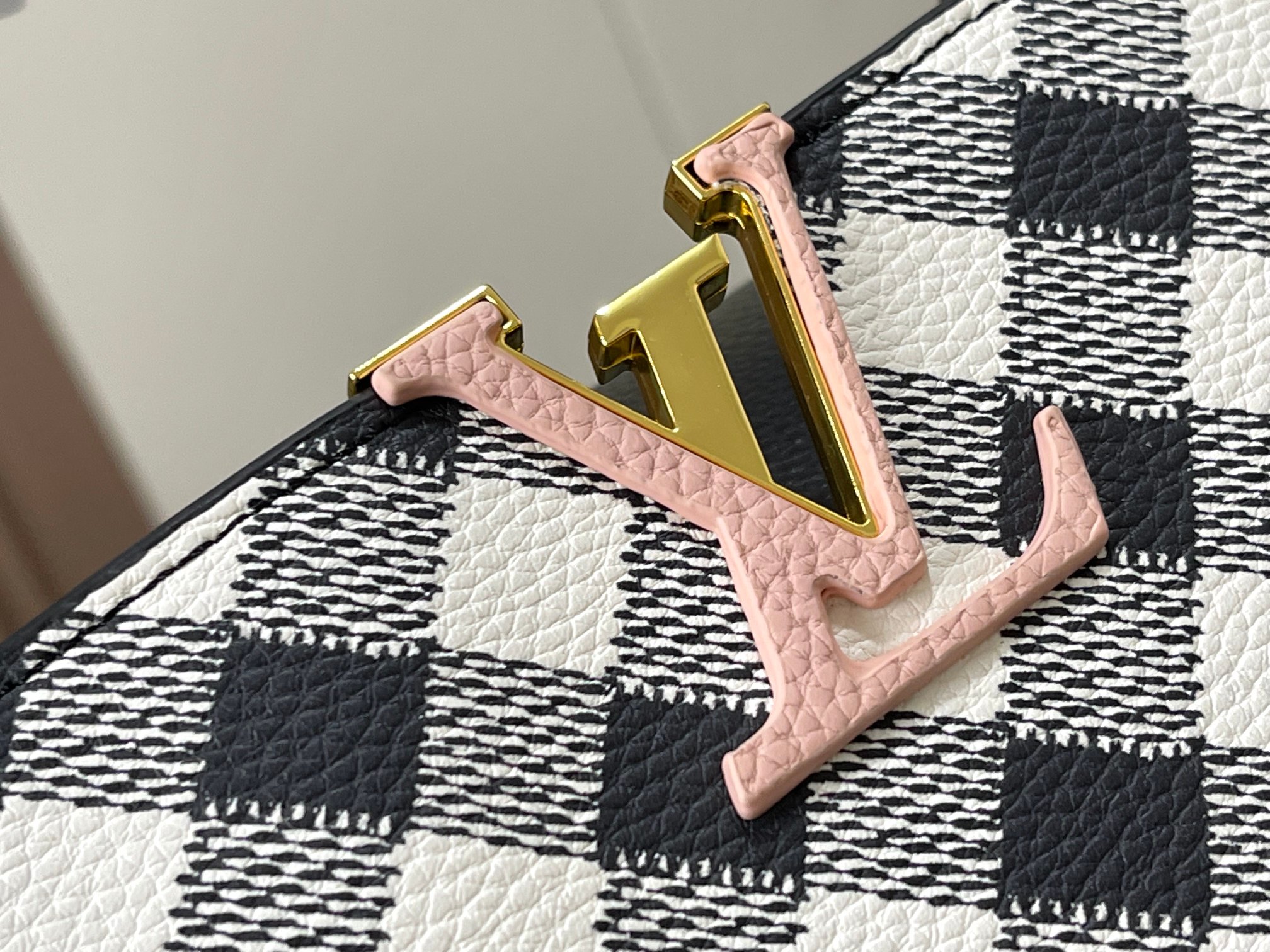 LV CAPUCINES BLACK 32CM M20716