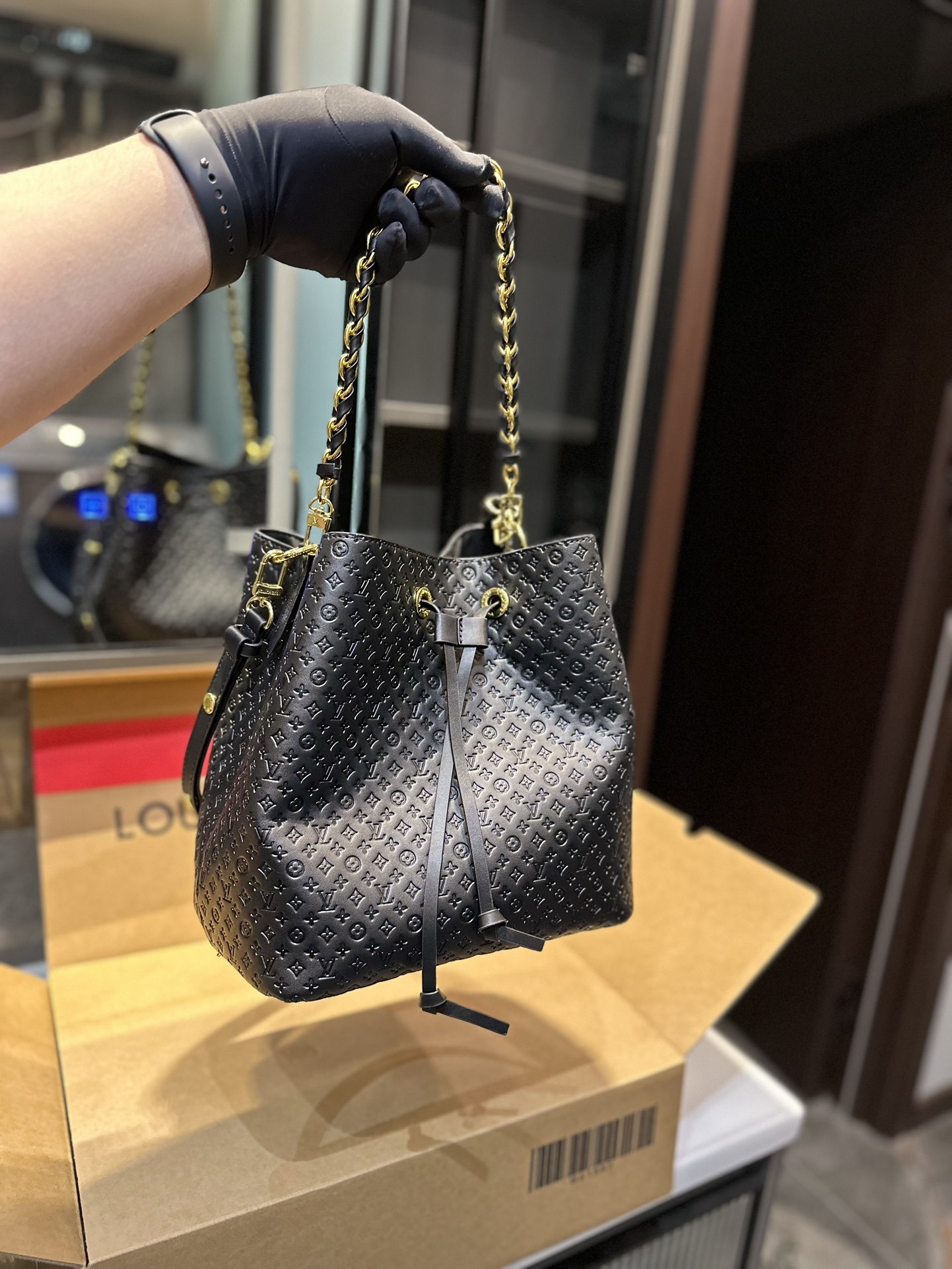 LV NÉONOÉ BB BLACK 25CM M22598
