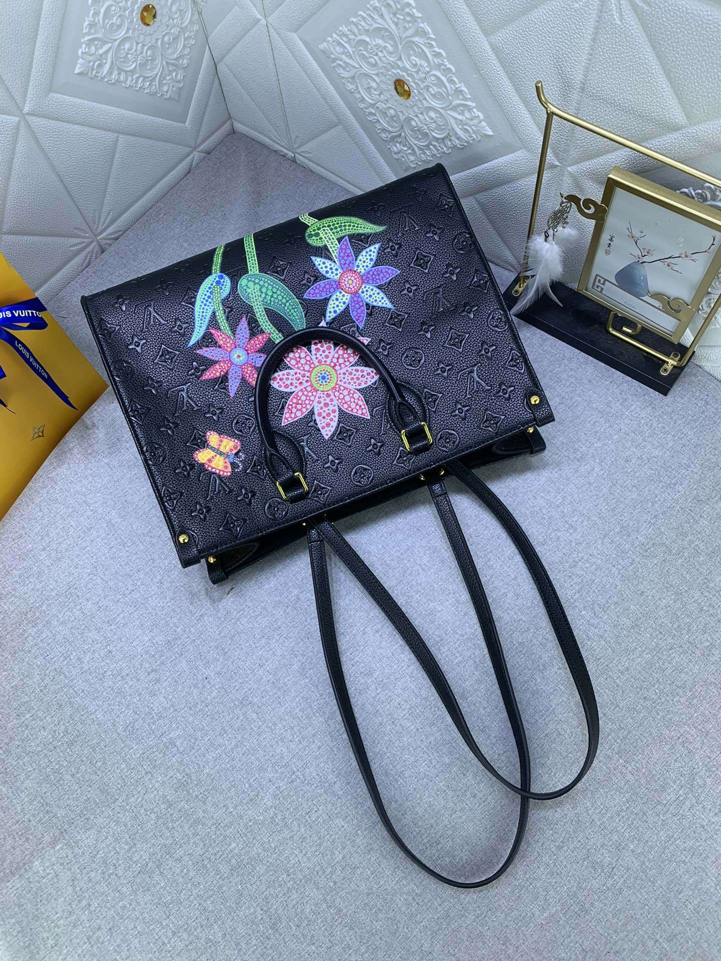 LV x YK ON THE GO MM WITH FLOWER MARQUETRY IN BLACK 35CM M46416