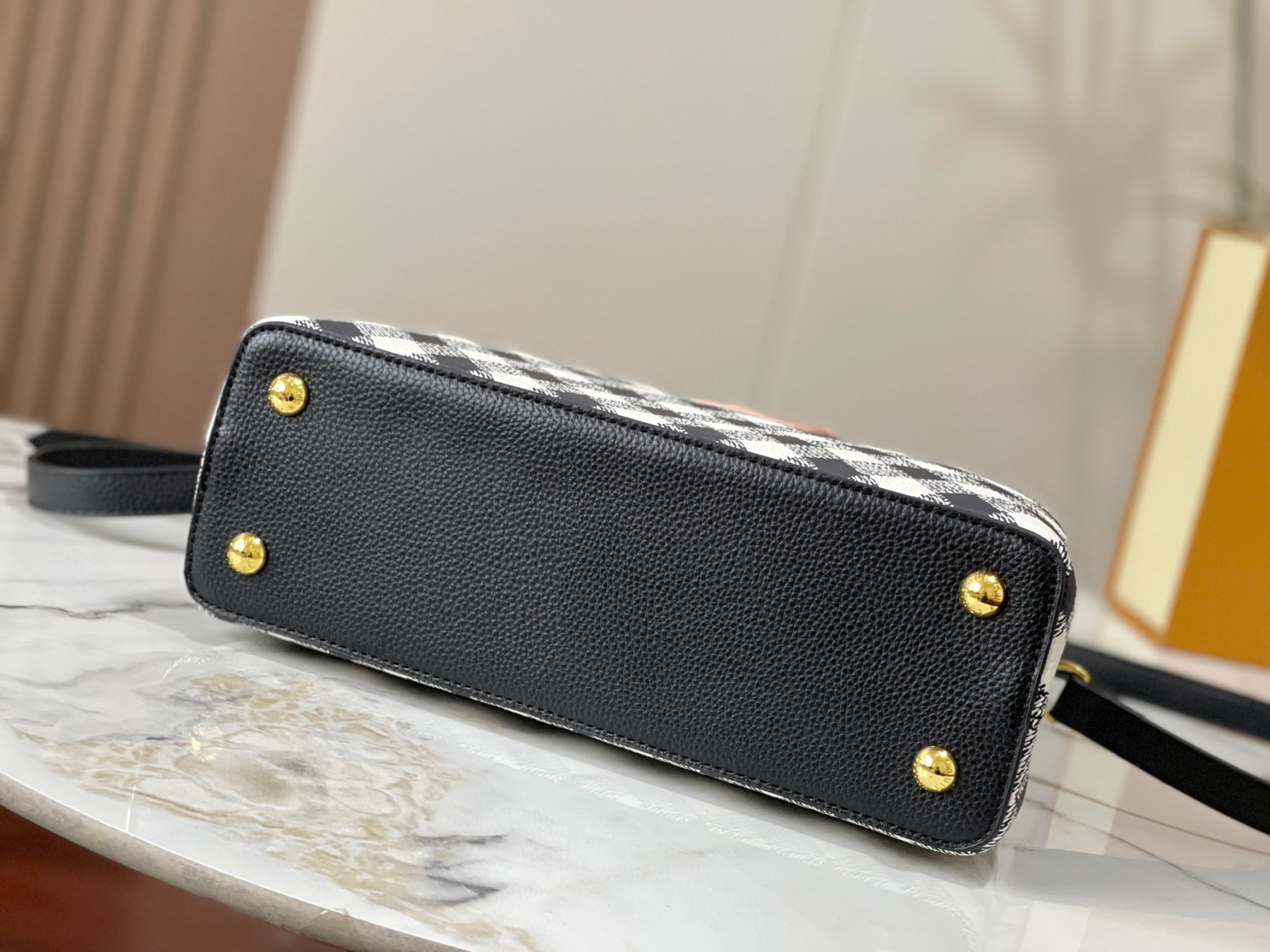 LV CAPUCINES BLACK 32CM M20716