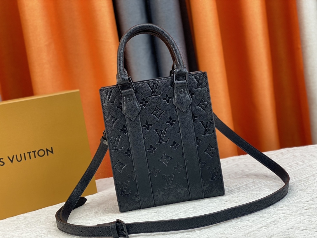 LV SAC PLAT MINI BLACK LEATHER 22CM M46453