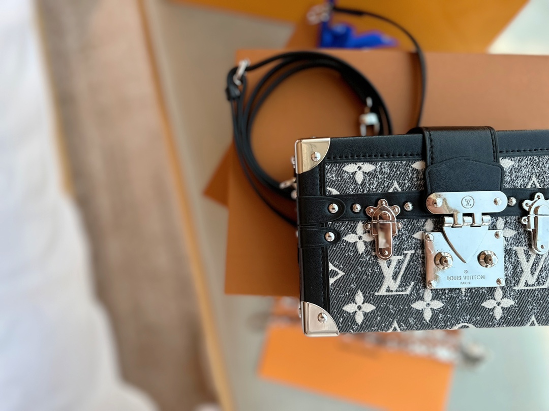 LV PETITE MALLE BLACK AND GREY 19CM M21462