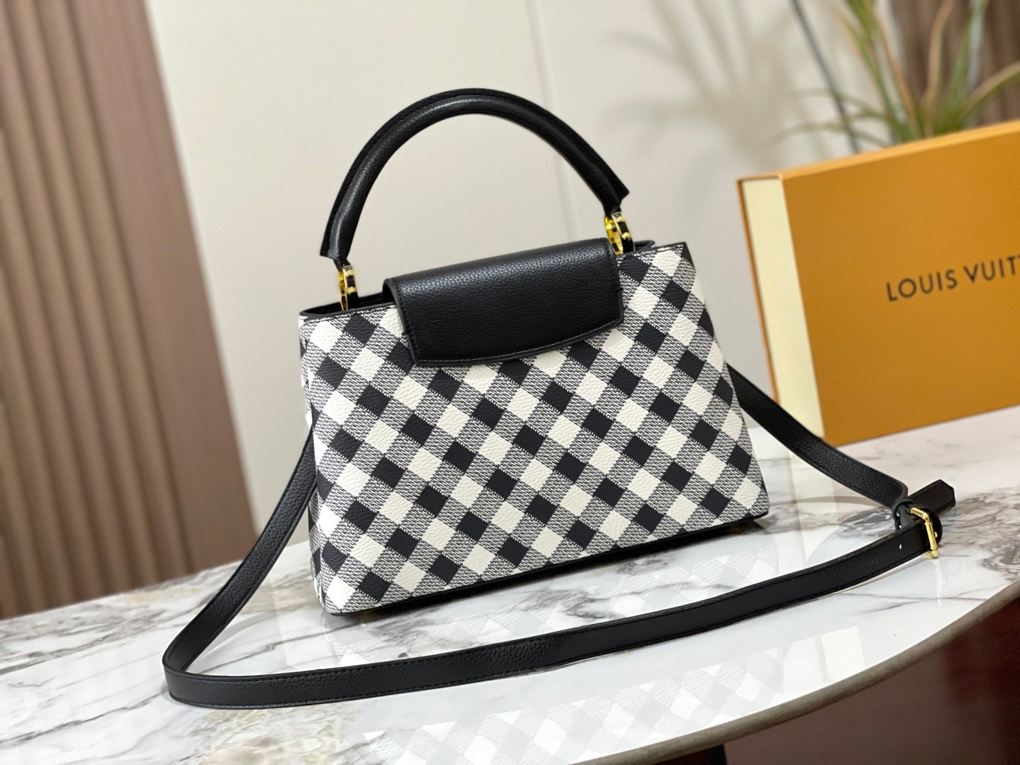 LV CAPUCINES BLACK 32CM M20716