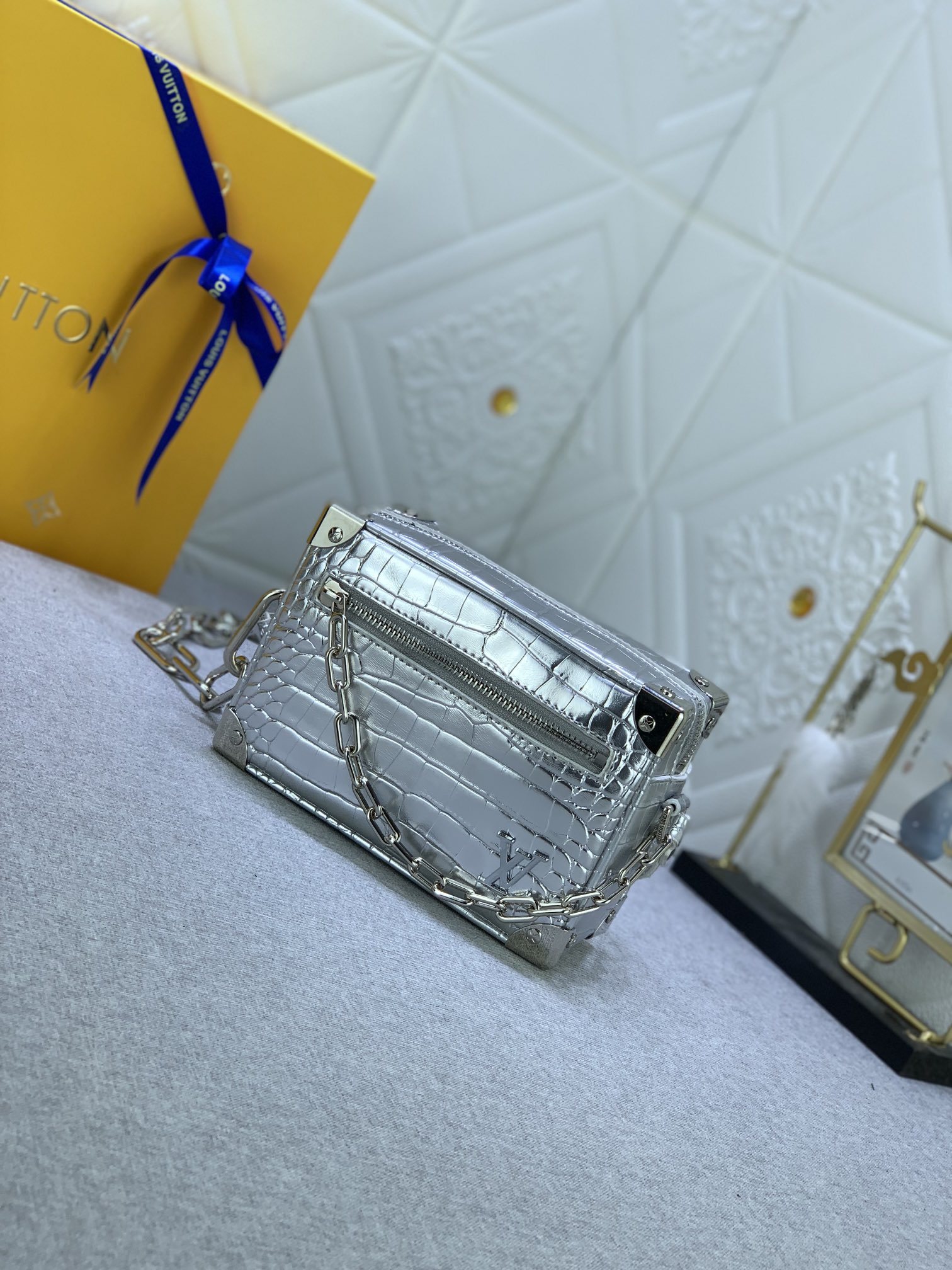 LV MINI SOFT TRUNK CROCODILIAN SILVER LEATHER 18.5CM N80956