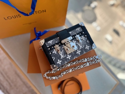 LV PETITE MALLE BLACK AND GREY 19CM M21462