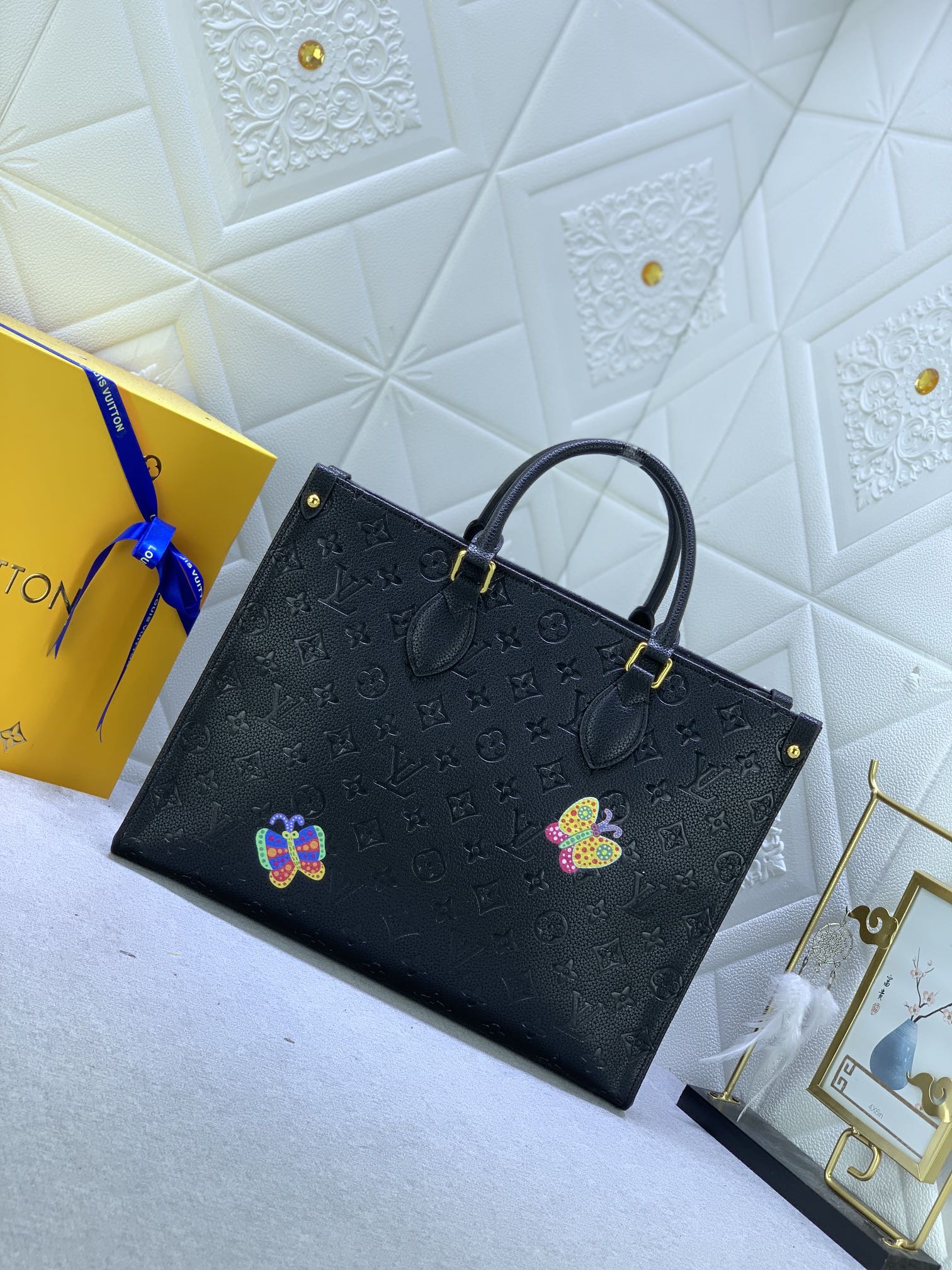 LV x YK ON THE GO MM WITH FLOWER MARQUETRY IN BLACK 35CM M46416