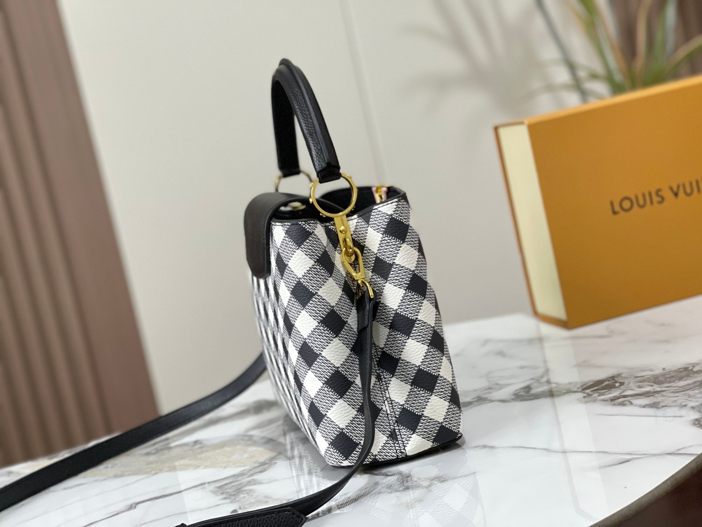 LV CAPUCINES BLACK 32CM M20716