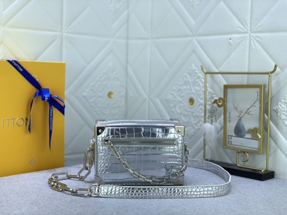 LV MINI SOFT TRUNK CROCODILIAN SILVER LEATHER 18.5CM N80956