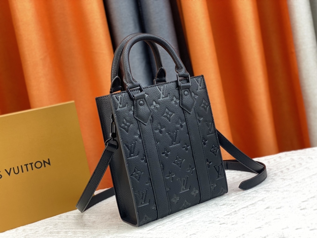 LV SAC PLAT MINI BLACK LEATHER 22CM M46453