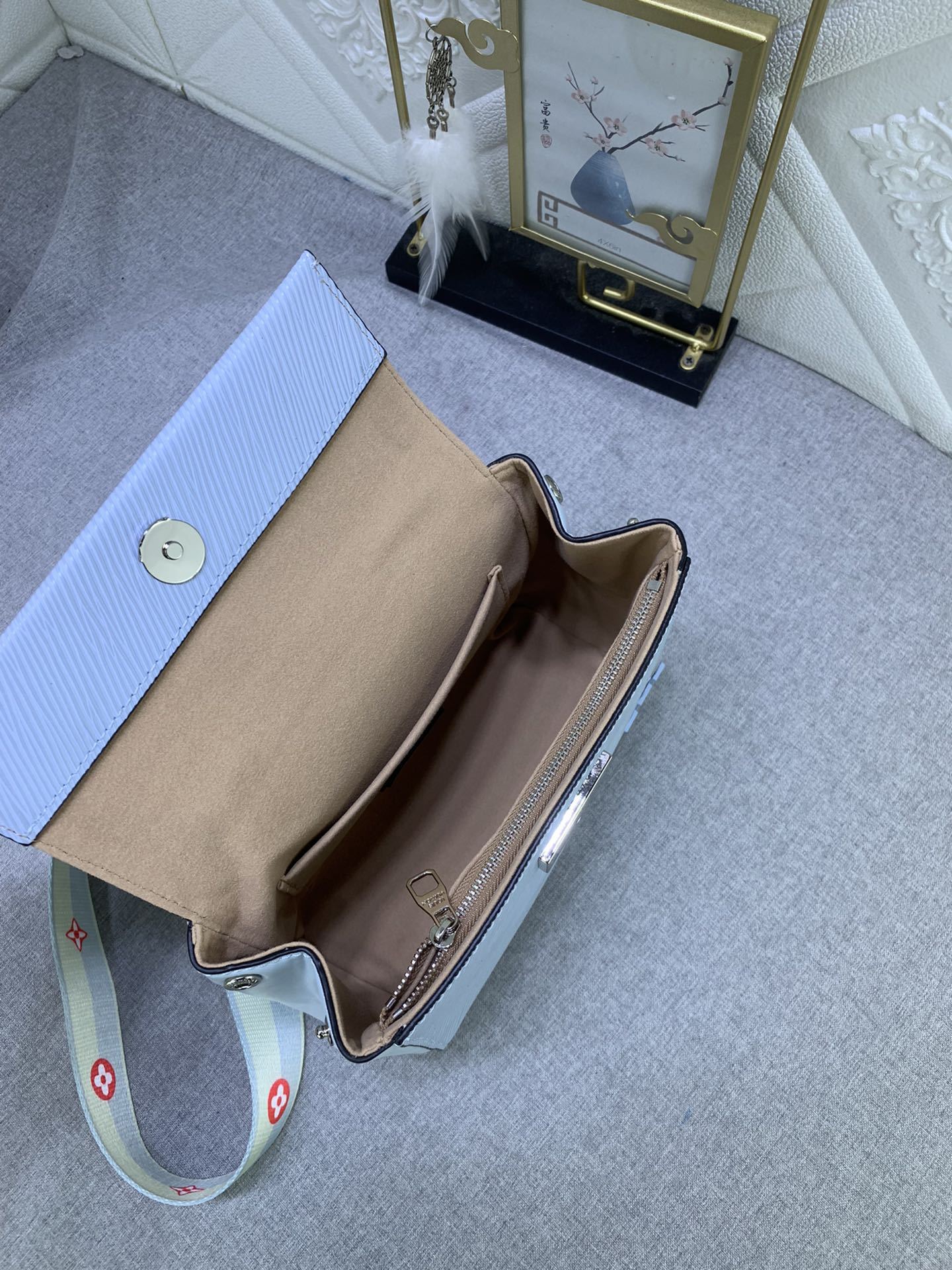 LV CLUNY MINI CLOUD BLUE 20CM M22617