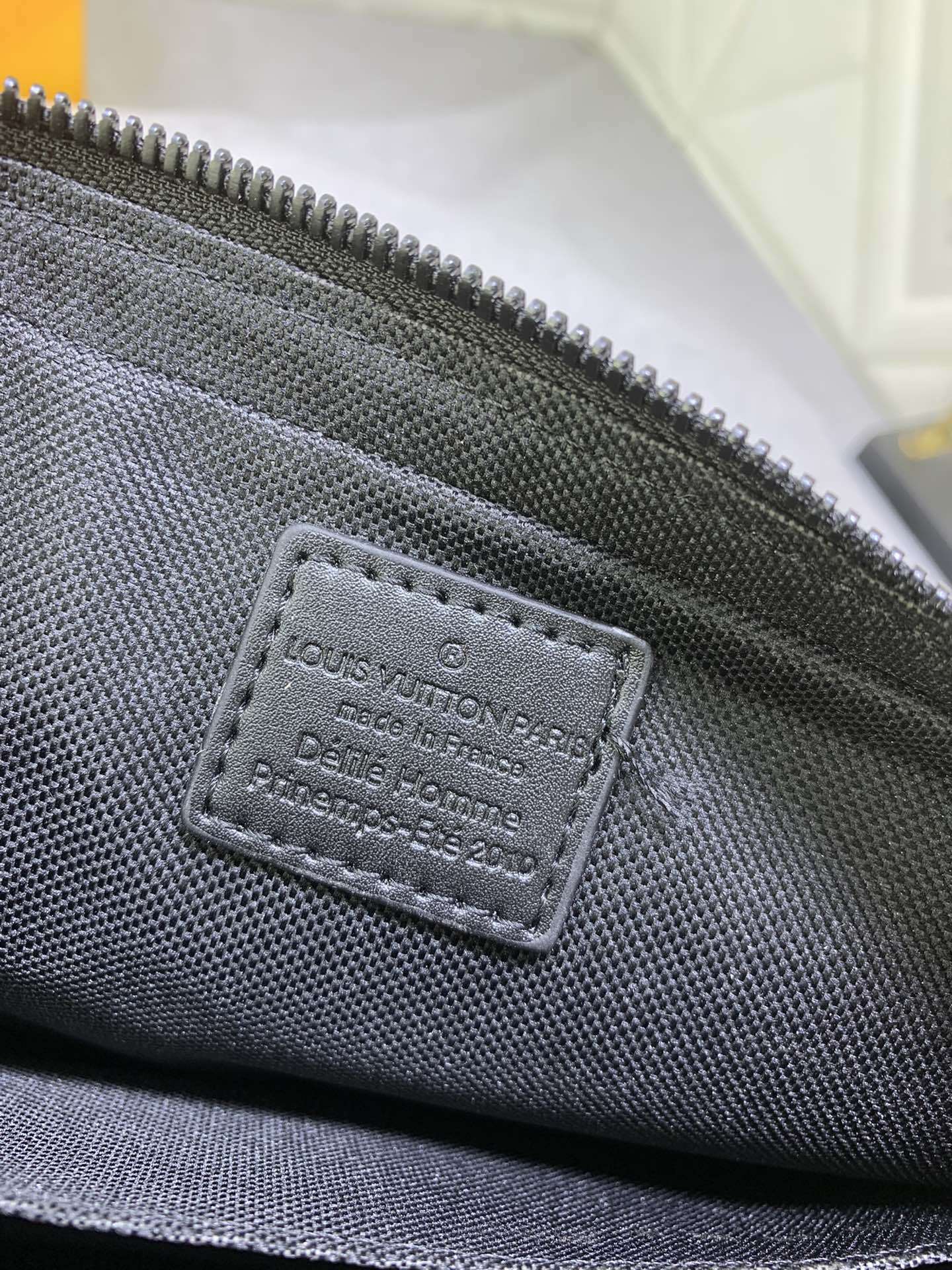 LV TRIO MESSENGER RADIANT SUN 25CM M46694